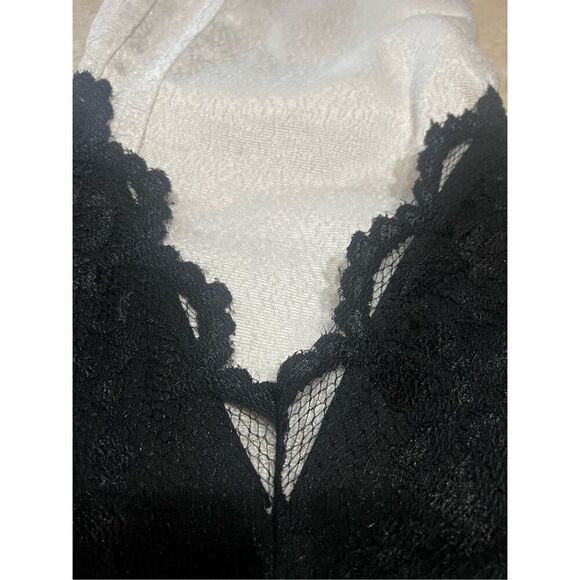 Boohoo lace Top  Low  Scalloped V Jumpsuit Black Sz 12 NWT - Picture 3 of 7